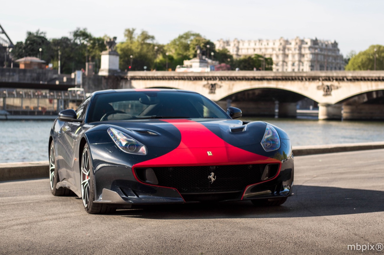 Ferrari F12 TdF à Paris